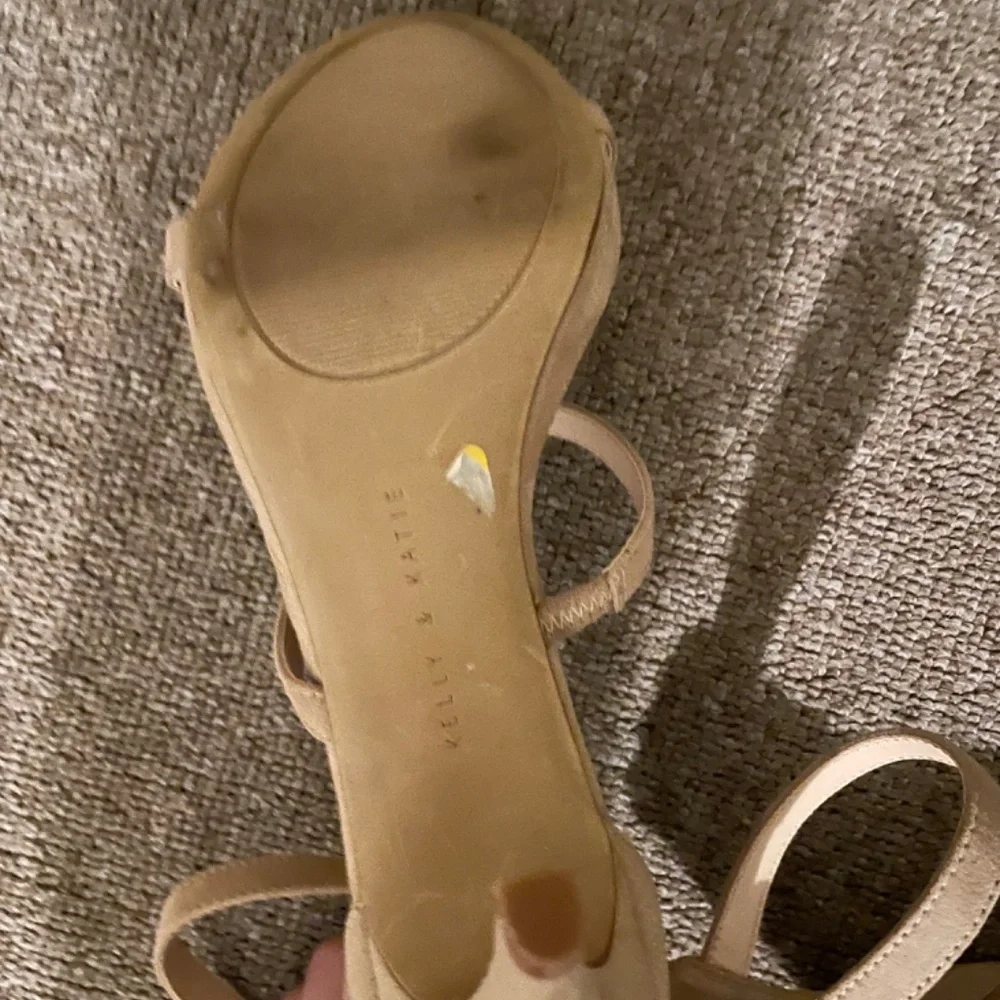 Nude Heels - Picture 3 of 3